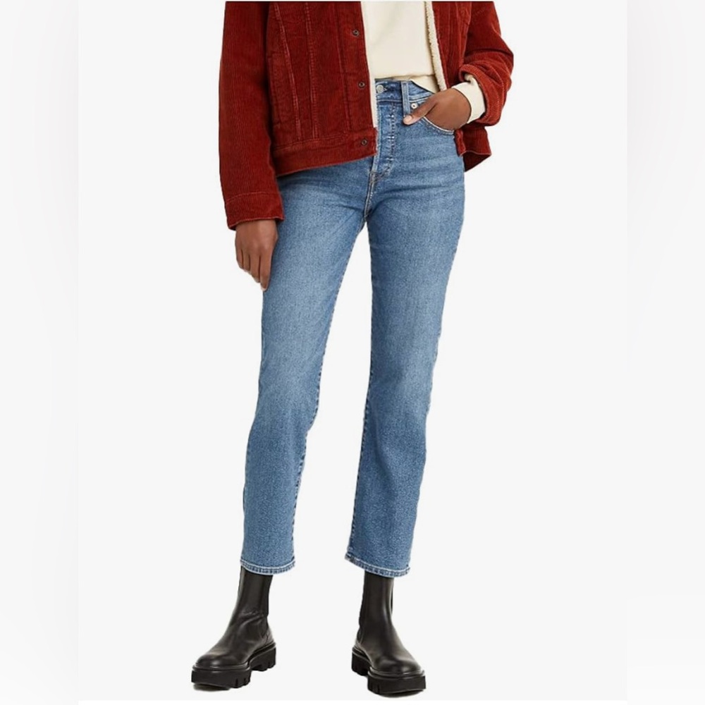 Levi’s wedgie straight jeans in the color Love in the Mist (sold out online)